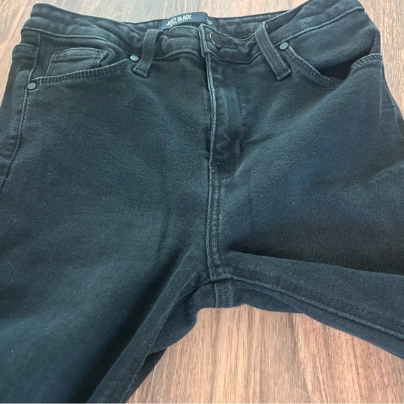 Just Black Women's Cropped Ankle Jeans 28 Petite Black Frayed Ankles 5 pocket - Picture 4 of 5